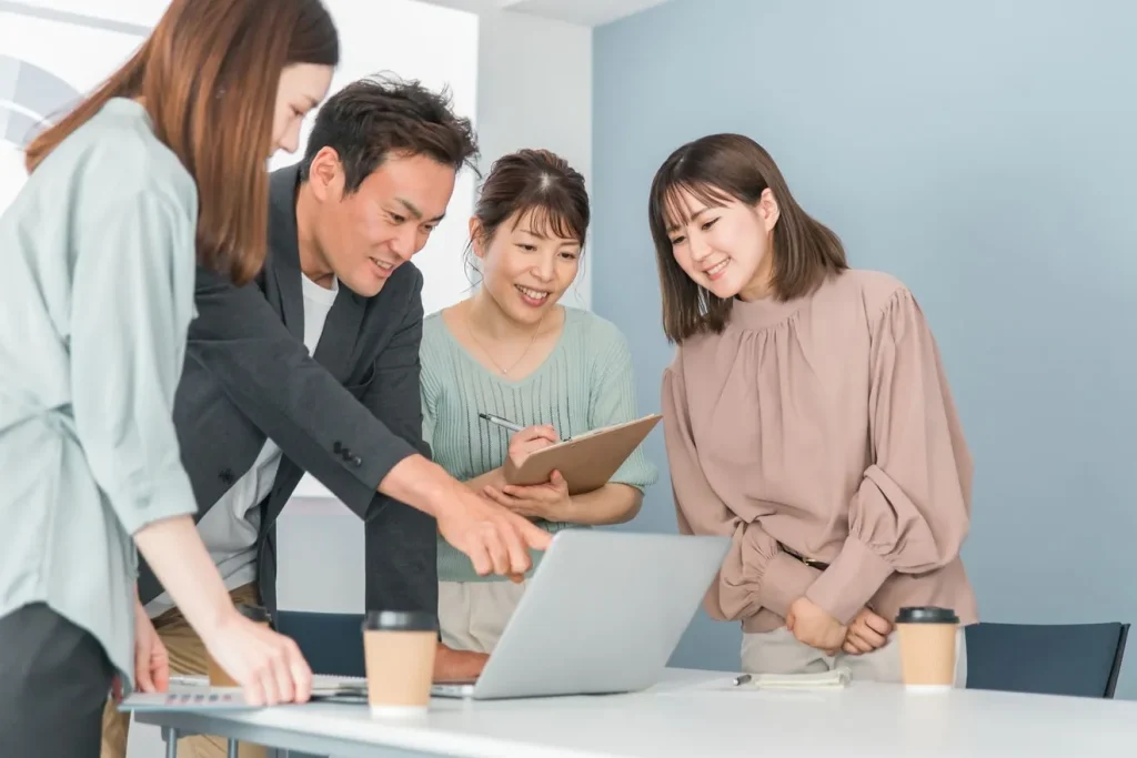 AIで市場調査をする人たち