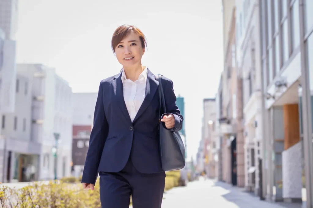 地元で仕事を探す就活中の女性
