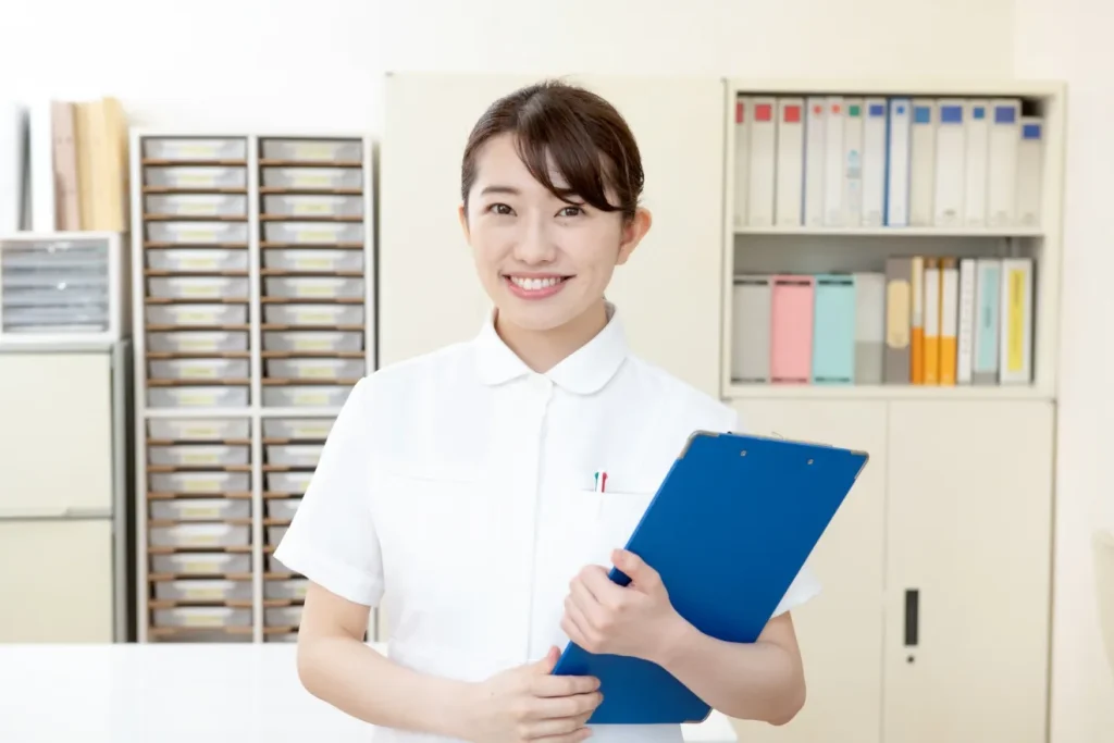 求人サイトから転職した笑顔の看護師