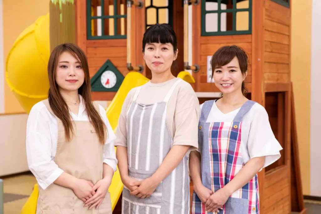 新しい仲間を求める3人の保育士