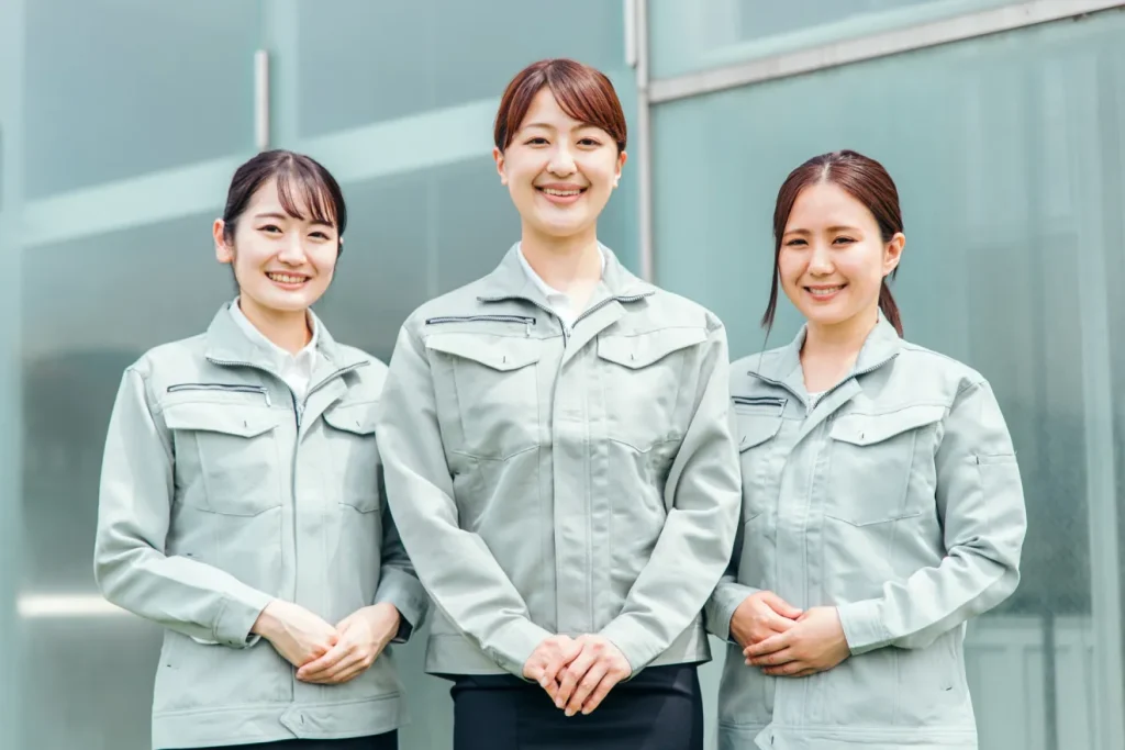 建設業で働く3人の女性